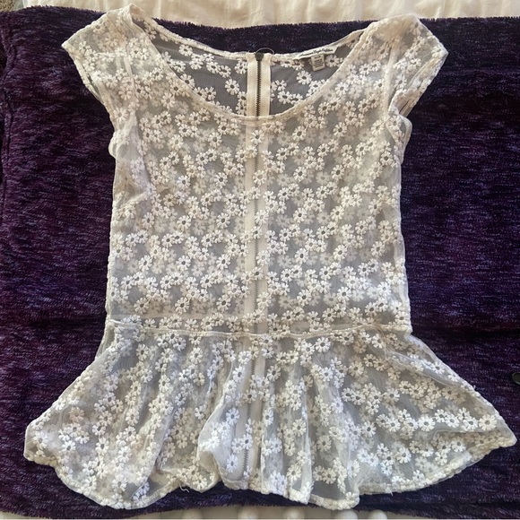 American Eagle Outfitters Tops - • American Eagle • daisy peplum blouse